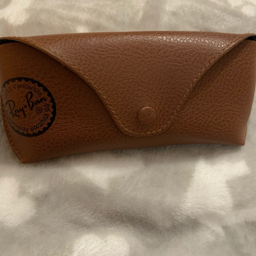 Ray-Ban sunglasses case no scratches never used